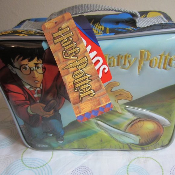 COLLECTIABLE-HARRY QUIDDITCH -WITH TAGES SOFT LUNCH BOX-INCLUDES THERMOS - Picture 1 of 11